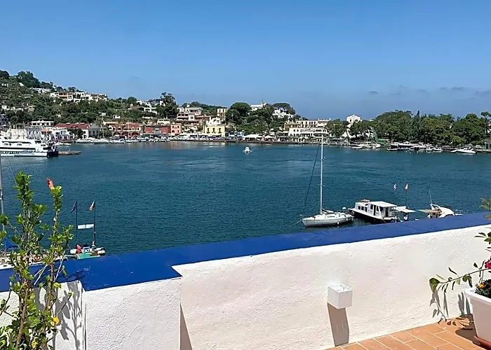 Bed and Breakfast Molo35 Ischia